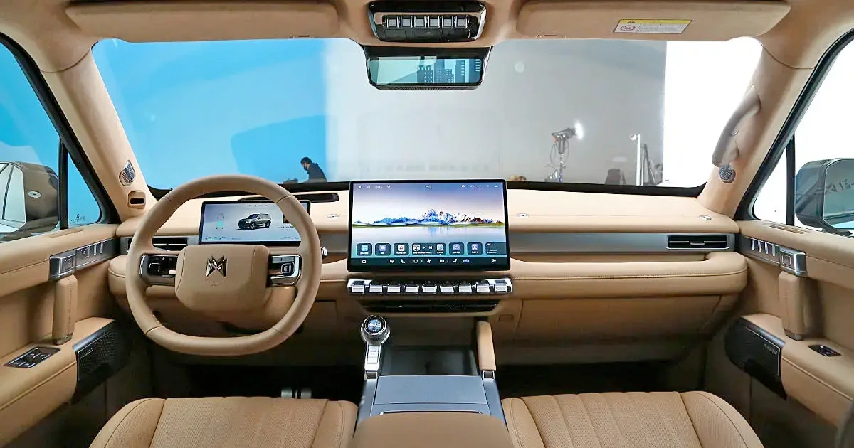 M-Hero M817 Dashboard